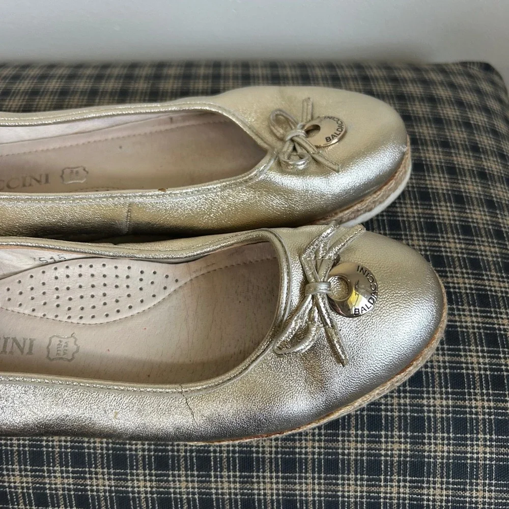 GUC Baldaccini‎ Ballet Flats Espadrille Size 38 Gold Metallic Leather Bow Charm